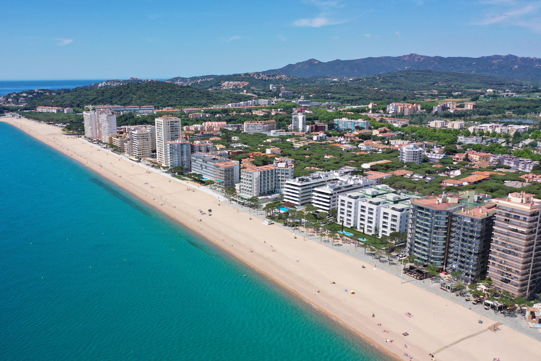 Promoción de apartamentos de obra nueva en primera línea de mar en ...