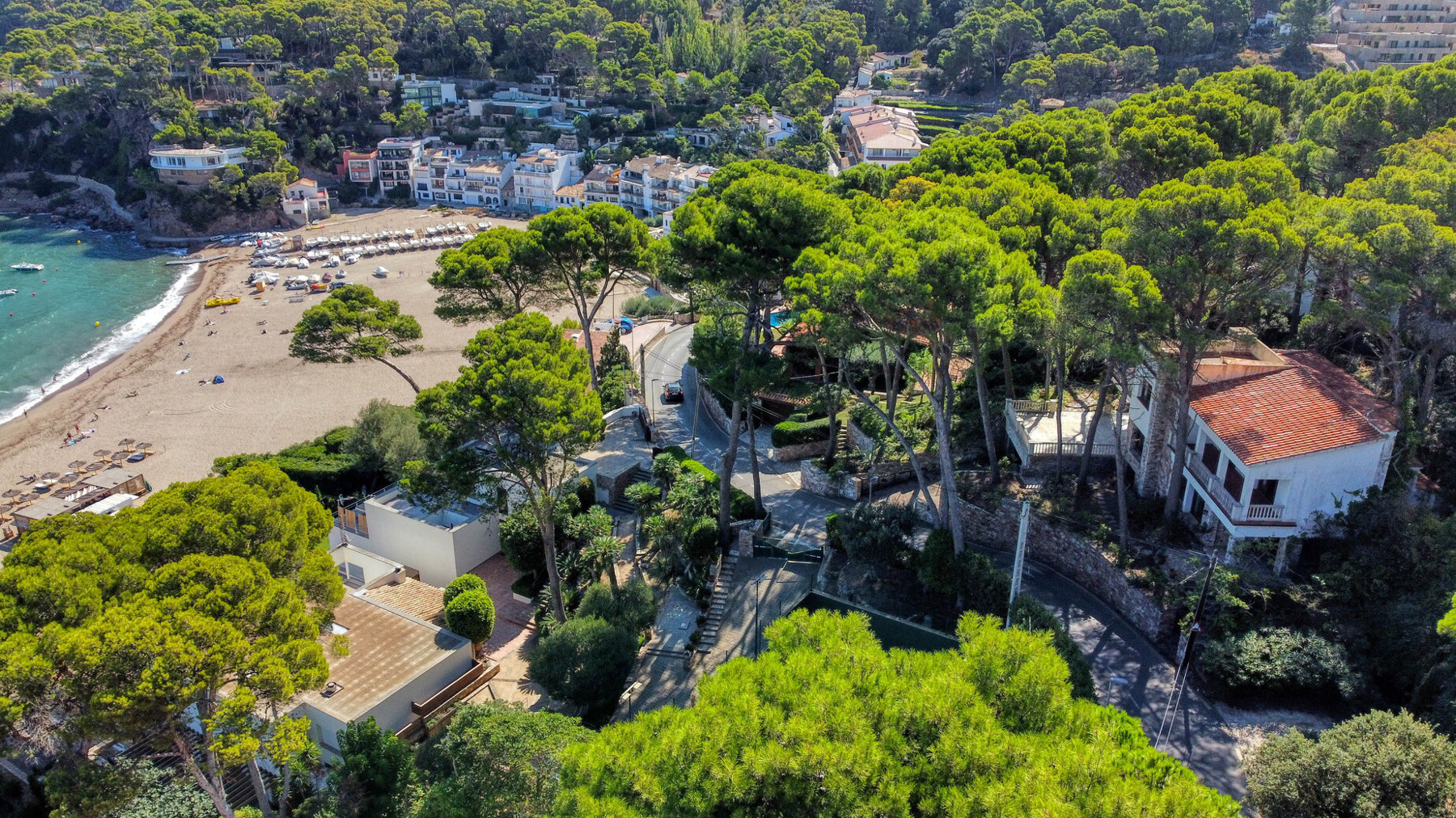Gran propiedad a reformar con espectaculares vistas al mar y a la playa ...