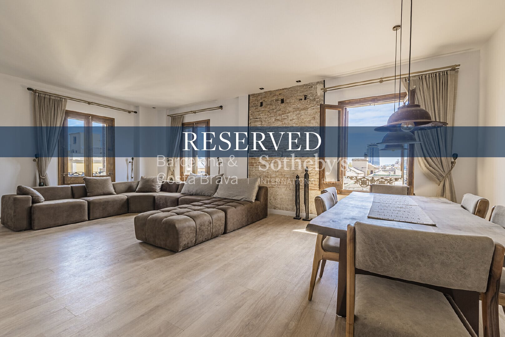 Modern Villa in Empuriabrava with a Garden and Private Pool